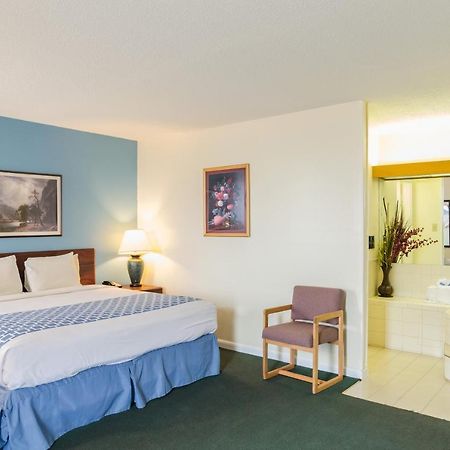 Alamo Inn & Suites Джиллетт Экстерьер фото