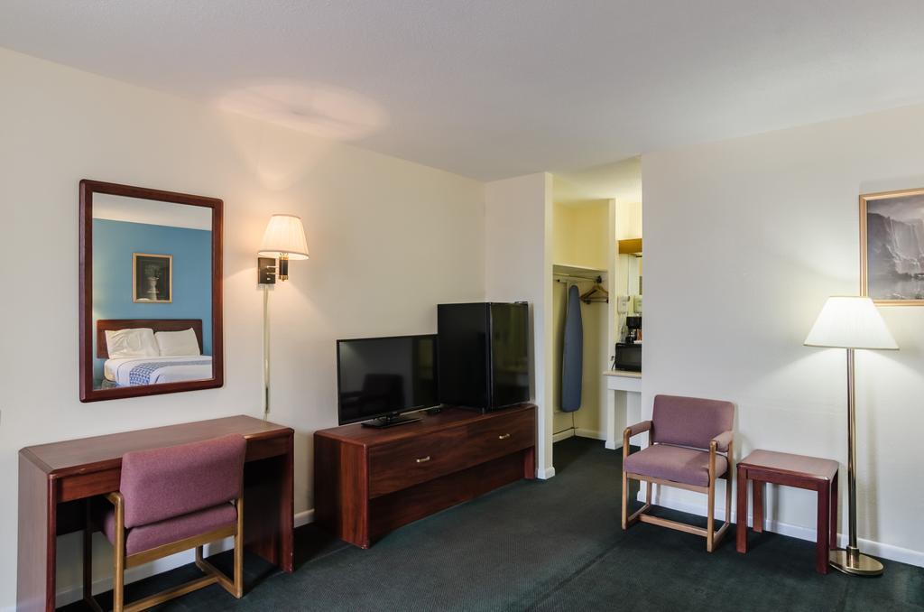 Alamo Inn & Suites Джиллетт Экстерьер фото