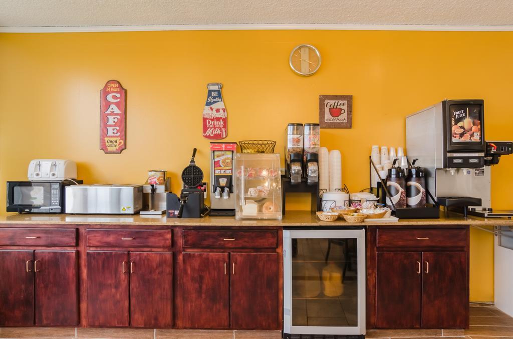 Alamo Inn & Suites Джиллетт Экстерьер фото
