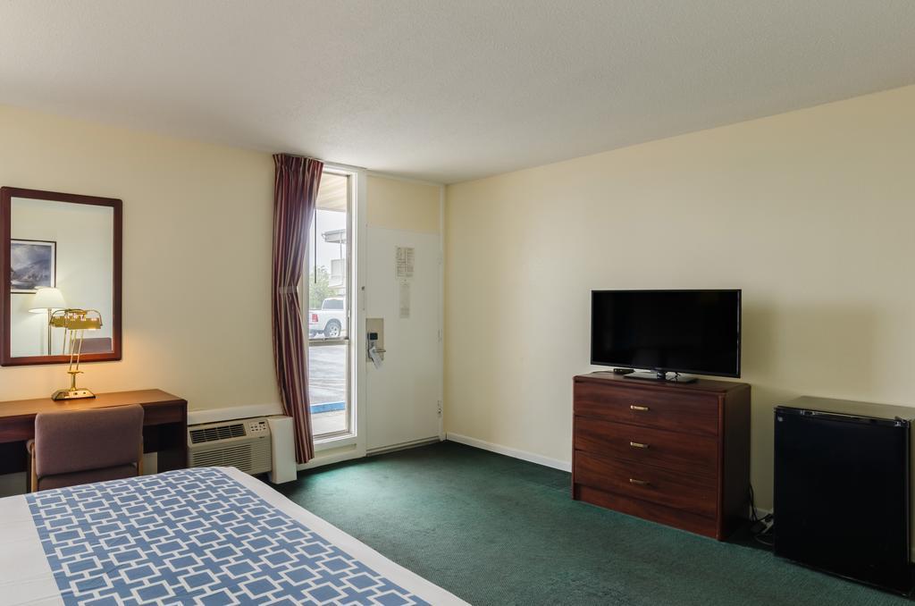 Alamo Inn & Suites Джиллетт Экстерьер фото