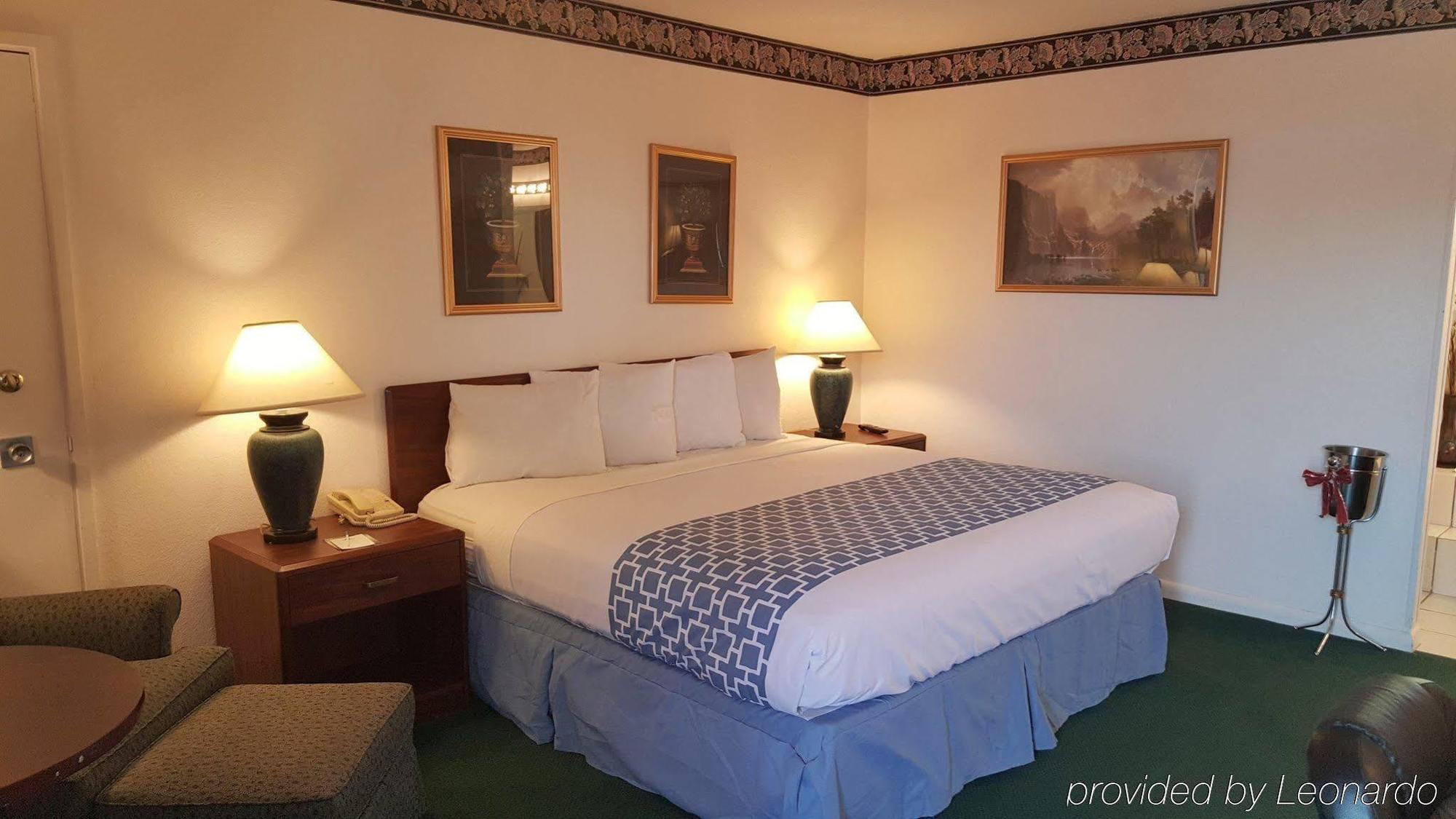 Alamo Inn & Suites Джиллетт Экстерьер фото
