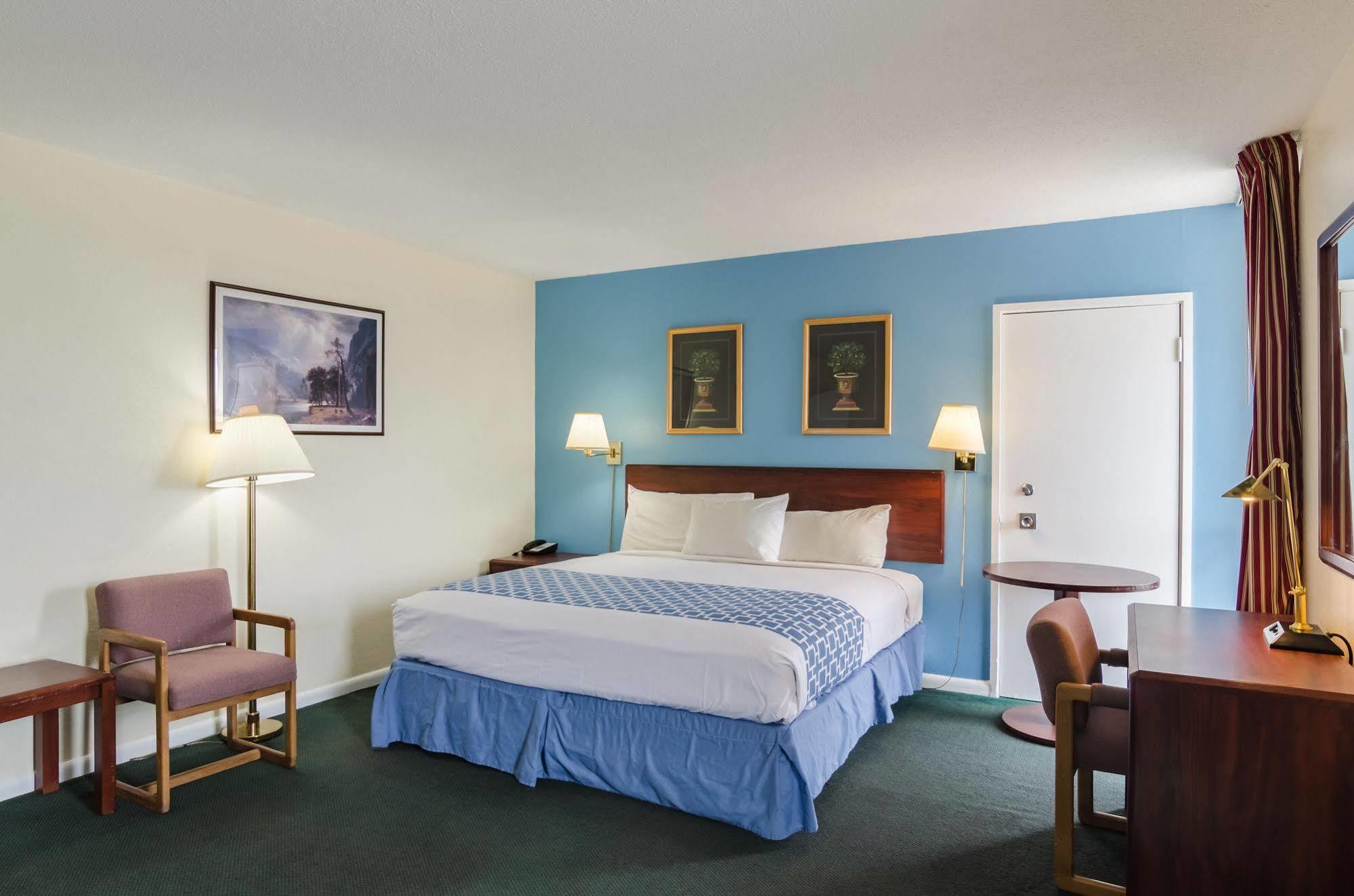 Alamo Inn & Suites Джиллетт Экстерьер фото