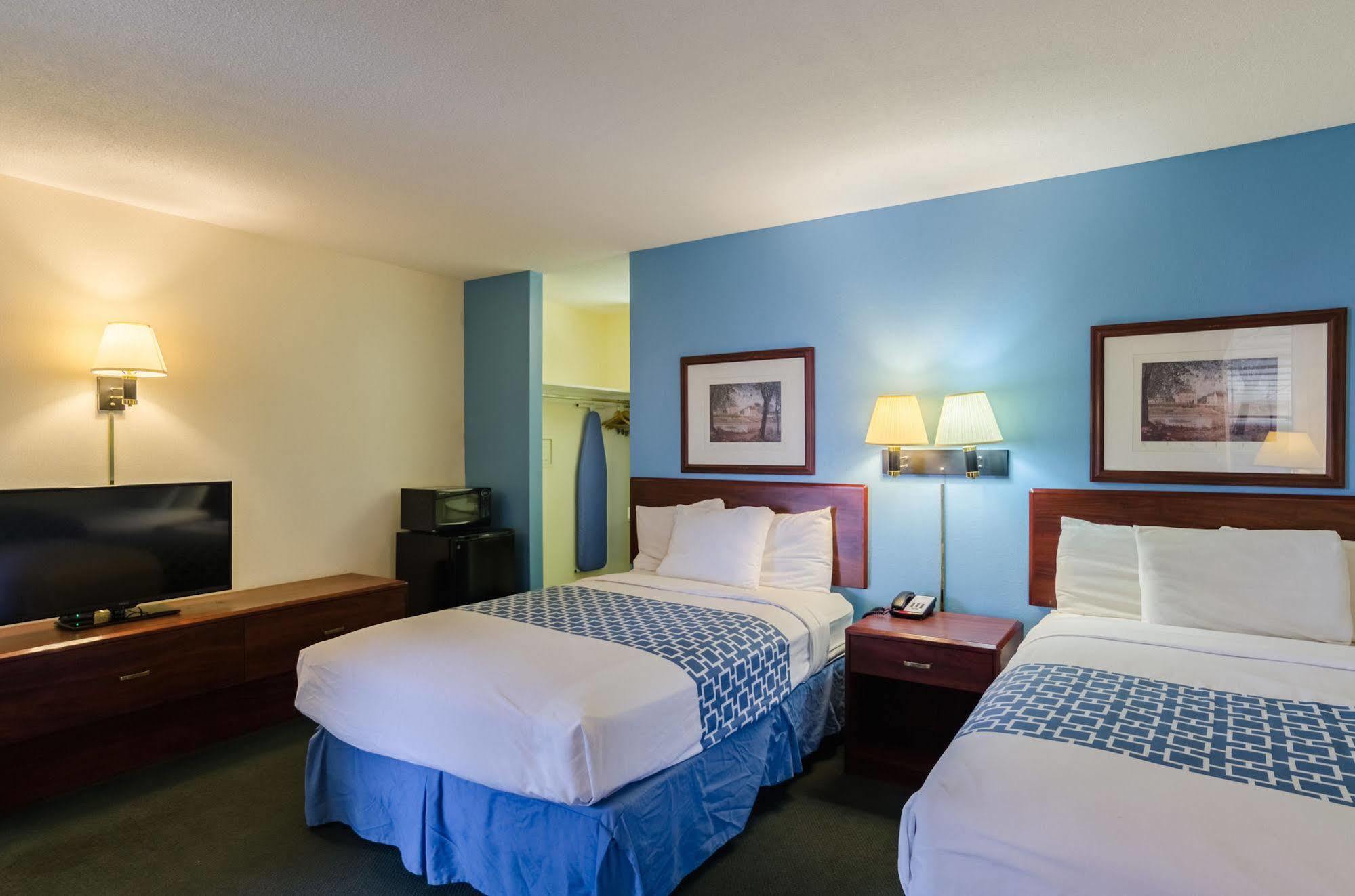 Alamo Inn & Suites Джиллетт Экстерьер фото