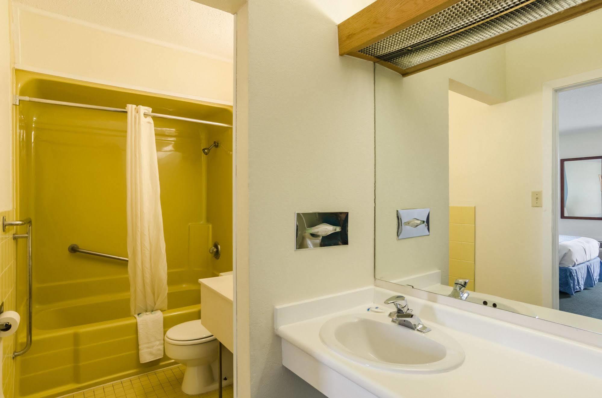 Alamo Inn & Suites Джиллетт Экстерьер фото