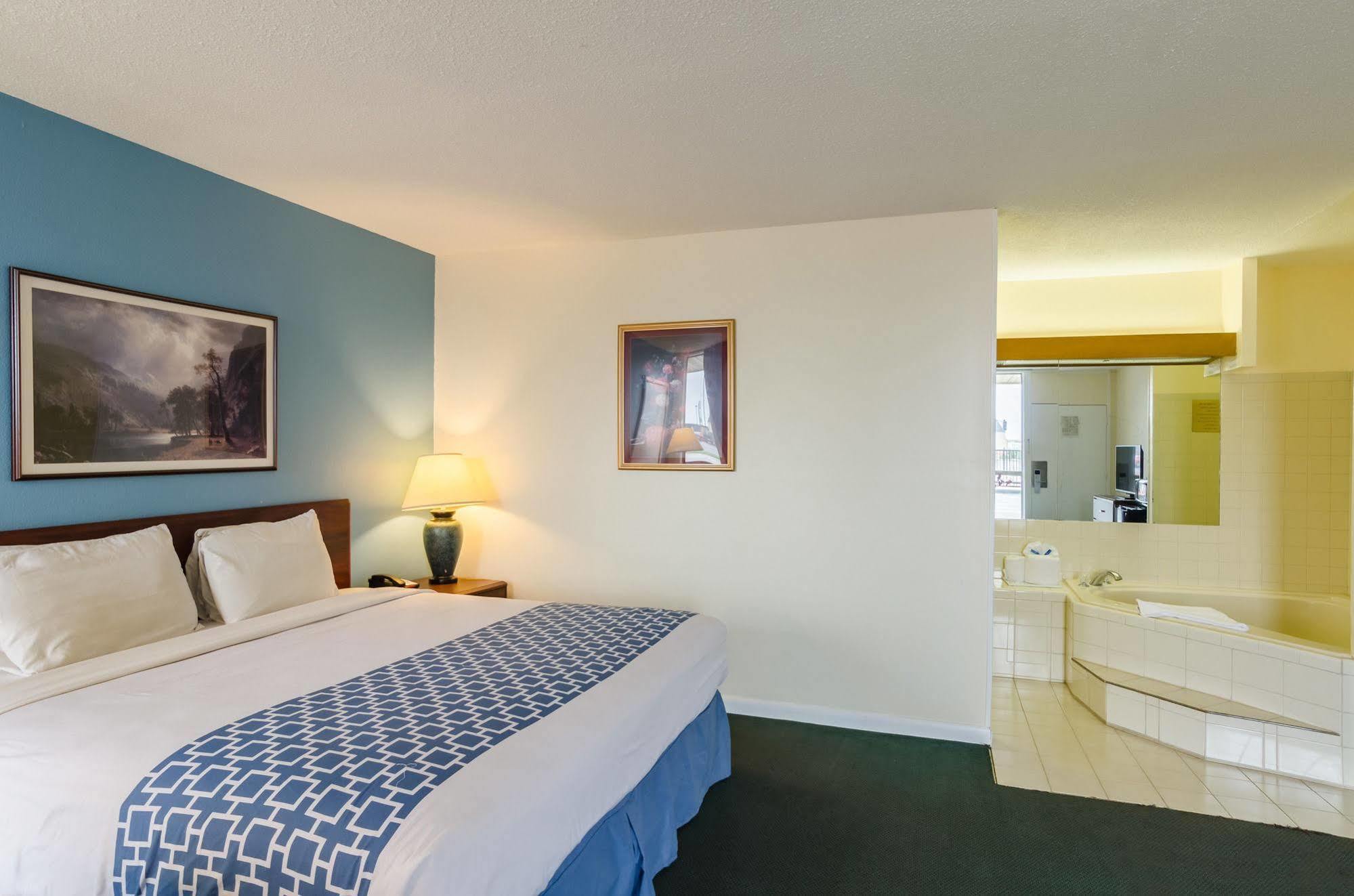 Alamo Inn & Suites Джиллетт Экстерьер фото