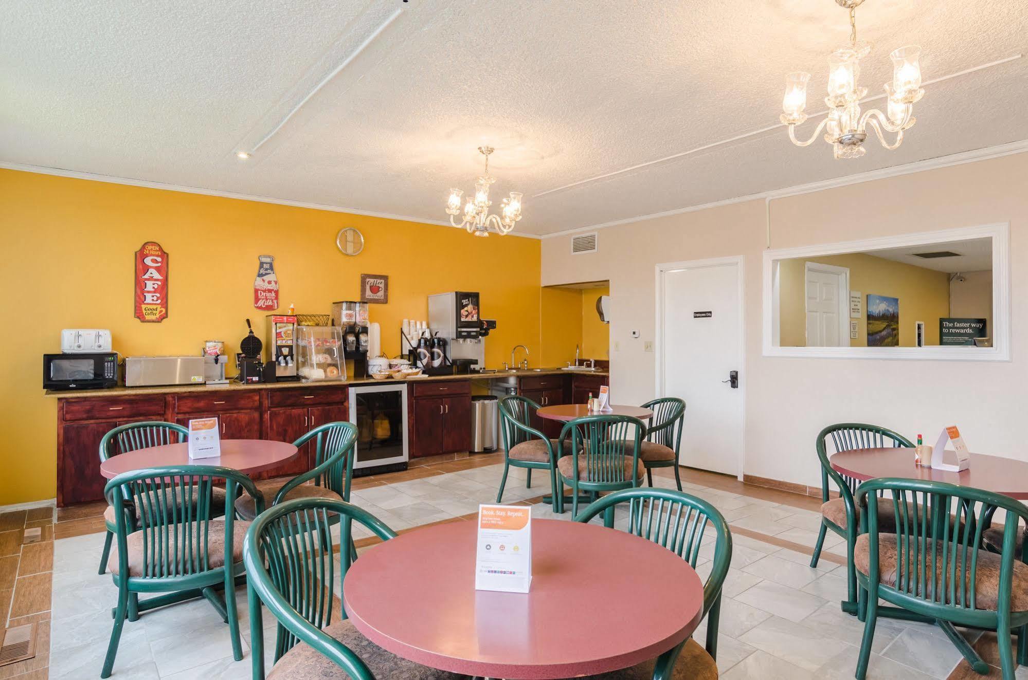 Alamo Inn & Suites Джиллетт Экстерьер фото