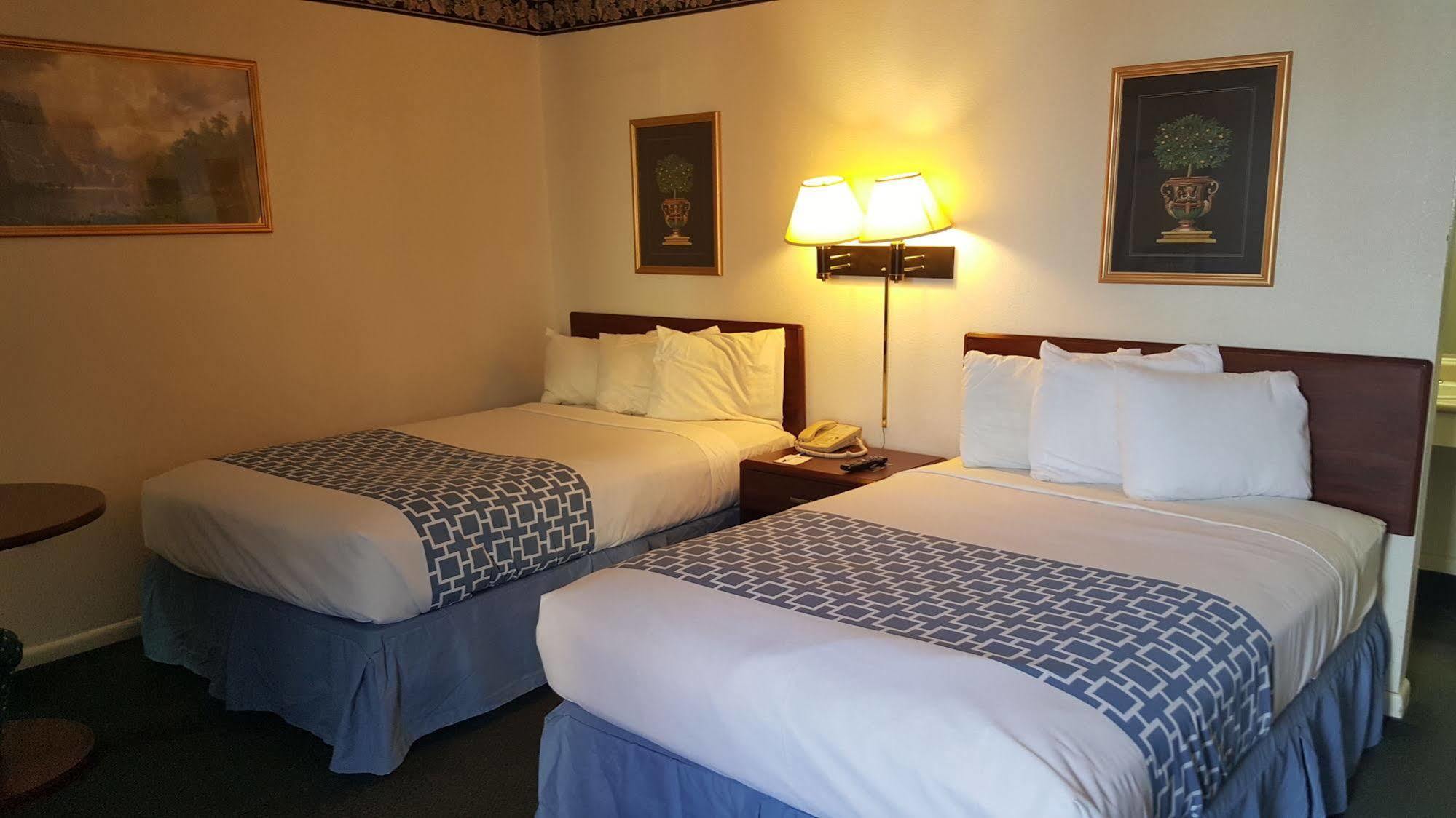 Alamo Inn & Suites Джиллетт Экстерьер фото