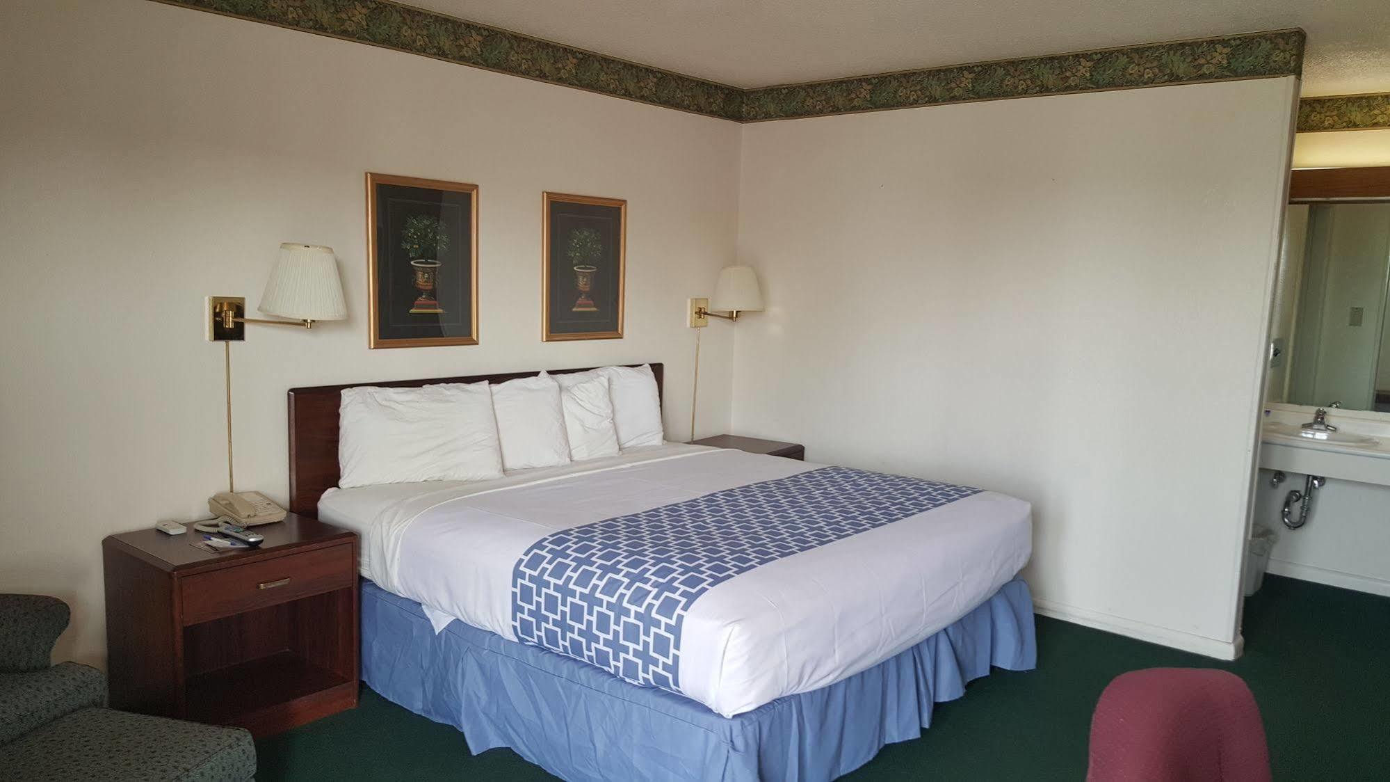 Alamo Inn & Suites Джиллетт Экстерьер фото